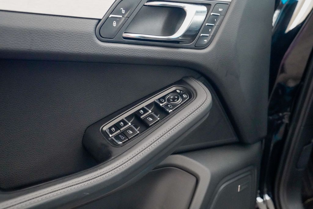 2016 Porsche Macan AWD 4dr Turbo - 22934371 - 45