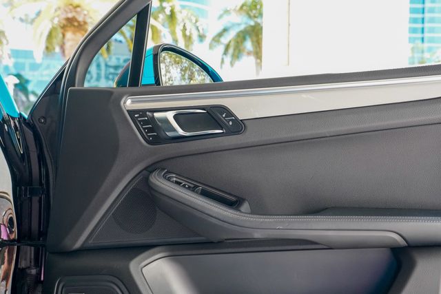 2016 Porsche Macan AWD 4dr Turbo - 22934371 - 66