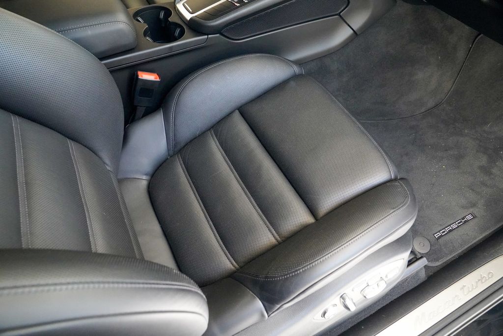 2016 Porsche Macan AWD 4dr Turbo - 22934371 - 69
