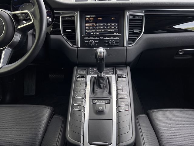 2016 Porsche Macan CLEAN CARFAX, ONE OWNER, AWD, PAN SUNROOF, NAVI, PREMIUM PLUS - 23044963 - 4