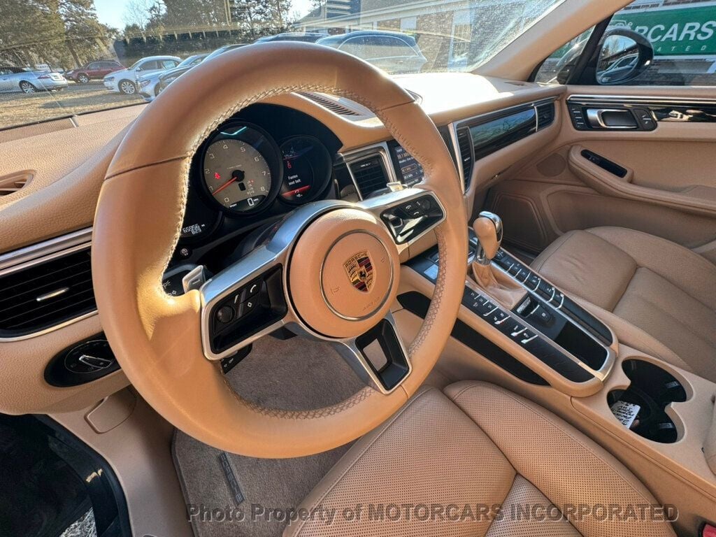 2016 Porsche Macan Turbo S photo 12