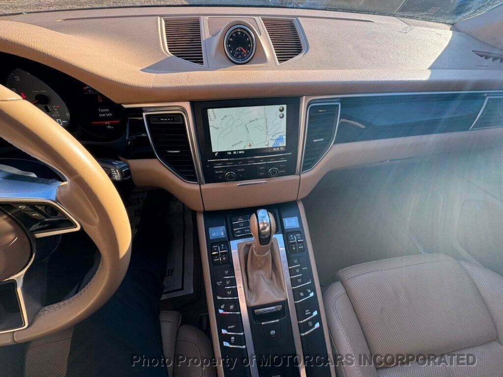 2016 Porsche Macan Turbo S photo 18
