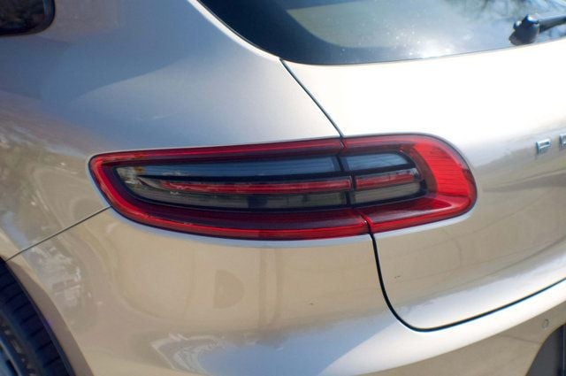 2016 Porsche Macan Local Trade/AWD/Premium Plus Pkg/Heated&Cooled Seats/Pano Roof - 22985954 - 9