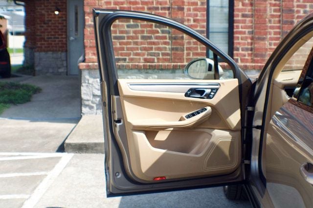 2016 Porsche Macan Local Trade/AWD/Premium Plus Pkg/Heated&Cooled Seats/Pano Roof - 22985954 - 15