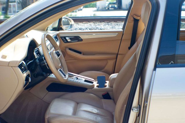 2016 Porsche Macan Local Trade/AWD/Premium Plus Pkg/Heated&Cooled Seats/Pano Roof - 22985954 - 16