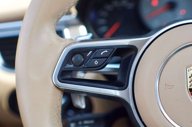 2016 Porsche Macan Local Trade/AWD/Premium Plus Pkg/Heated&Cooled Seats/Pano Roof - 22985954 - 19