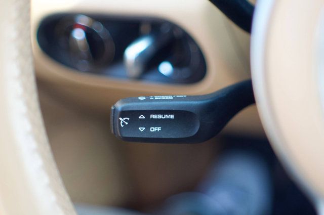 2016 Porsche Macan Local Trade/AWD/Premium Plus Pkg/Heated&Cooled Seats/Pano Roof - 22985954 - 22