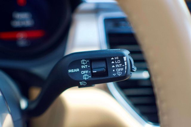 2016 Porsche Macan Local Trade/AWD/Premium Plus Pkg/Heated&Cooled Seats/Pano Roof - 22985954 - 23