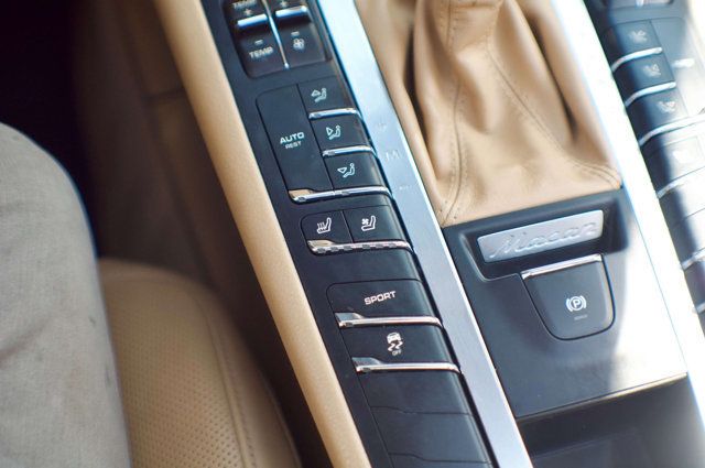 2016 Porsche Macan Local Trade/AWD/Premium Plus Pkg/Heated&Cooled Seats/Pano Roof - 22985954 - 27