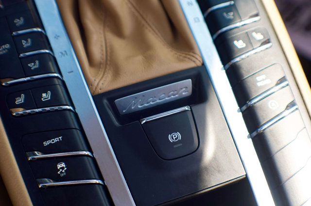 2016 Porsche Macan Local Trade/AWD/Premium Plus Pkg/Heated&Cooled Seats/Pano Roof - 22985954 - 28