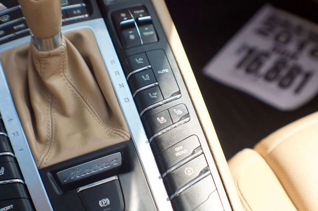 2016 Porsche Macan Local Trade/AWD/Premium Plus Pkg/Heated&Cooled Seats/Pano Roof - 22985954 - 29