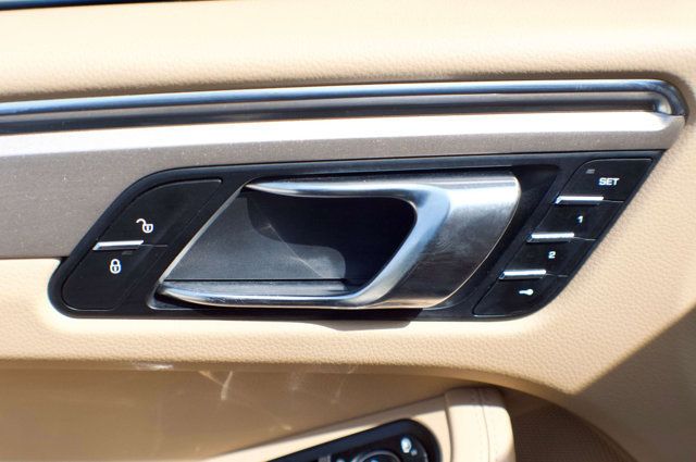 2016 Porsche Macan Local Trade/AWD/Premium Plus Pkg/Heated&Cooled Seats/Pano Roof - 22985954 - 35