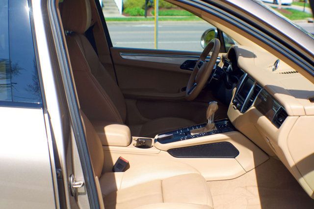 2016 Porsche Macan Local Trade/AWD/Premium Plus Pkg/Heated&Cooled Seats/Pano Roof - 22985954 - 43