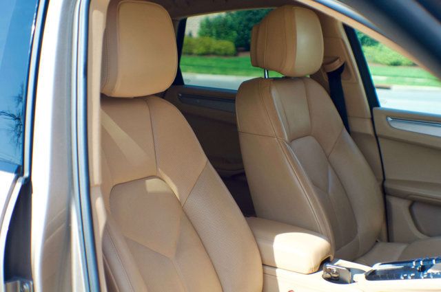 2016 Porsche Macan Local Trade/AWD/Premium Plus Pkg/Heated&Cooled Seats/Pano Roof - 22985954 - 44