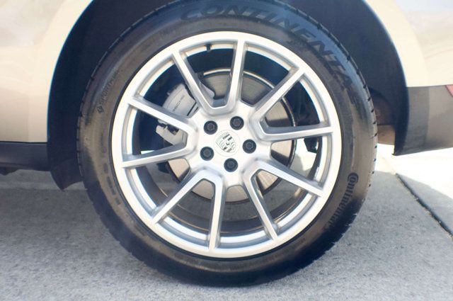 2016 Porsche Macan Local Trade/AWD/Premium Plus Pkg/Heated&Cooled Seats/Pano Roof - 22985954 - 56