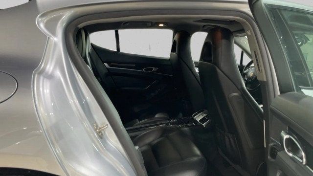 2016 Porsche Panamera 4dr Hatchback - 22991732 - 11