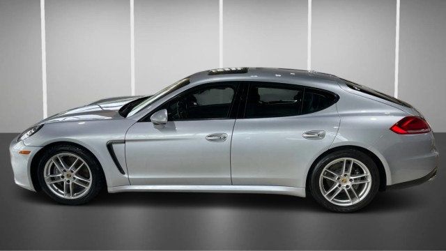 2016 Porsche Panamera 4dr Hatchback - 22991732 - 4