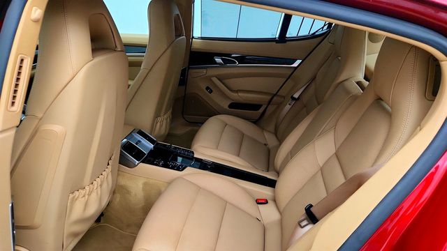 2016 Porsche Panamera 4dr Hatchback 4 Edition w/ Premium Package Plus & 20'' Wheels - 23072862 - 21