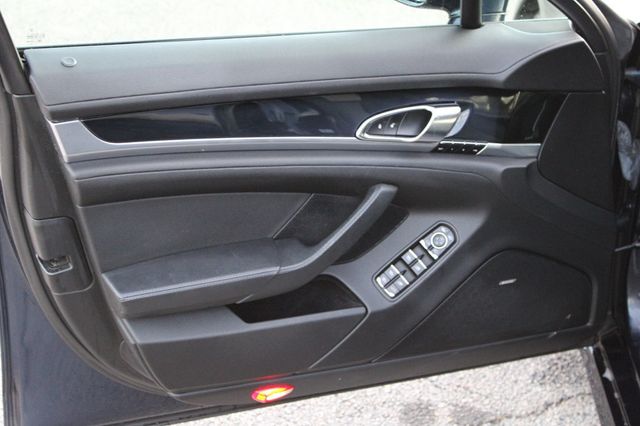 2016 Porsche Panamera 4dr Hatchback Edition - 22952603 - 18