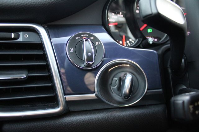 2016 Porsche Panamera 4dr Hatchback Edition - 22952603 - 28