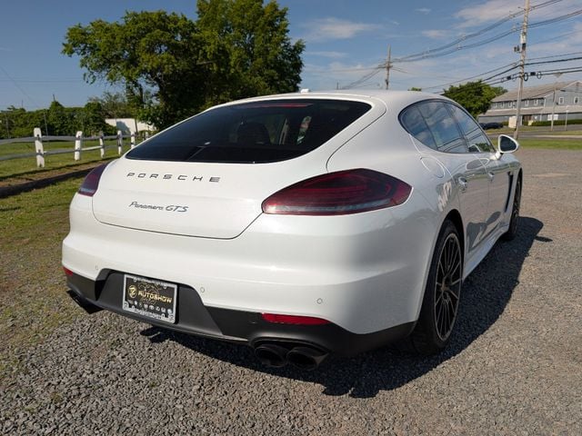 2016 Porsche Panamera GTS's photo