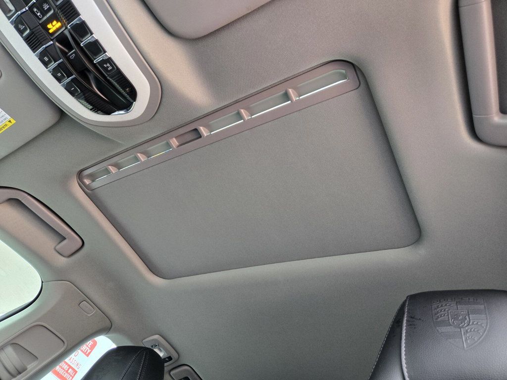 2016 Porsche Panamera 4DR HB - 22937581 - 8