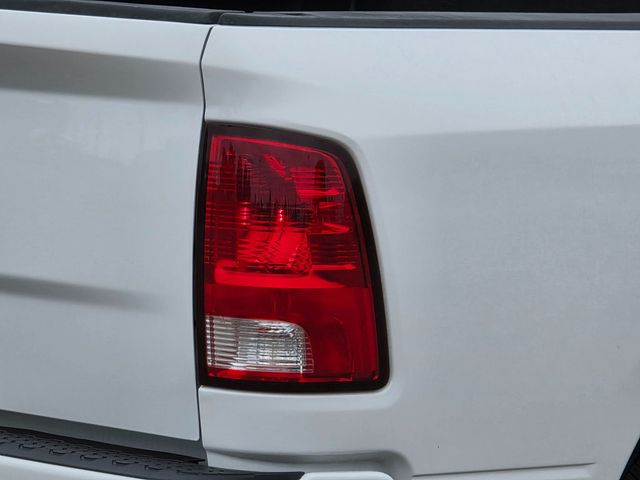 2016 Ram 1500 2WD Crew Cab 140.5" Express - 22865353 - 13