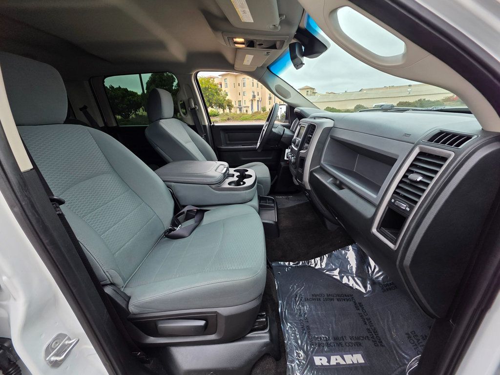 2016 Ram 1500 2WD Crew Cab 140.5" Express - 22865353 - 16