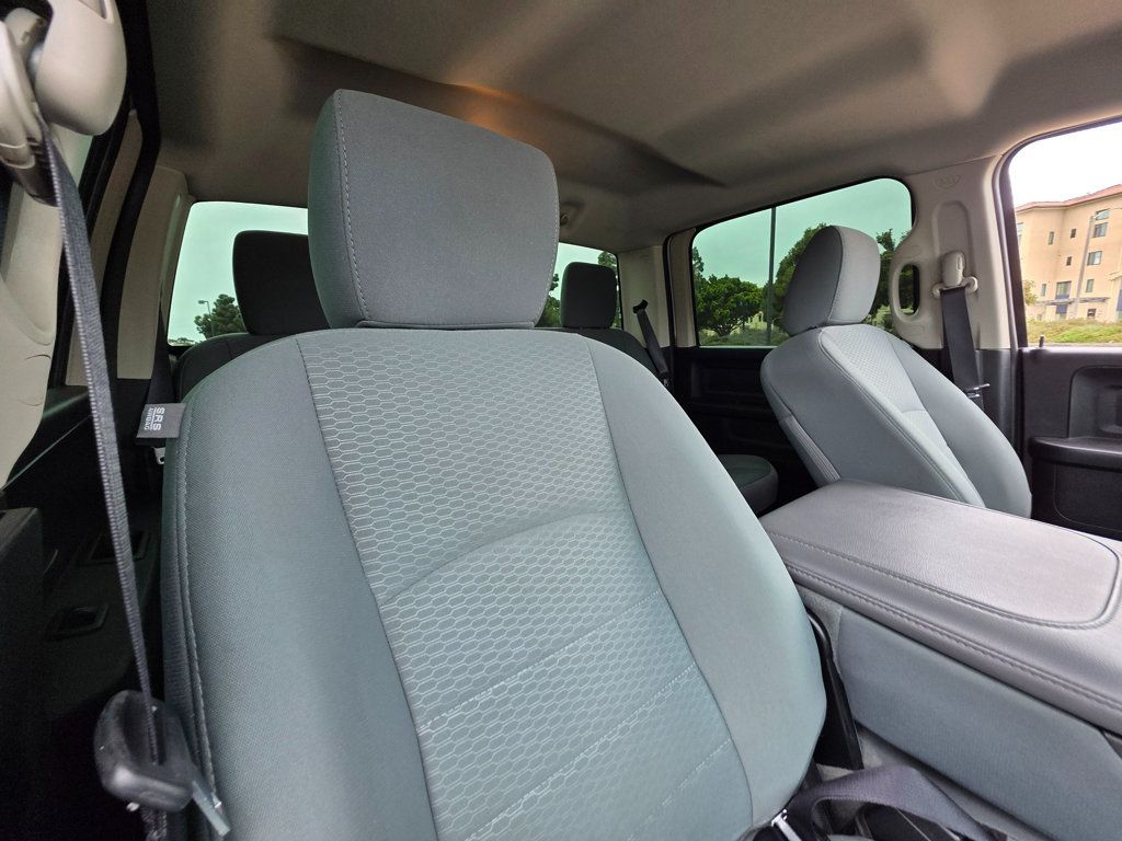 2016 Ram 1500 2WD Crew Cab 140.5" Express - 22865353 - 17