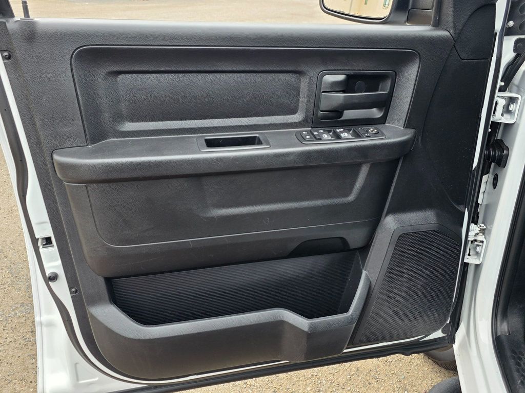 2016 Ram 1500 2WD Crew Cab 140.5" Express - 22865353 - 28