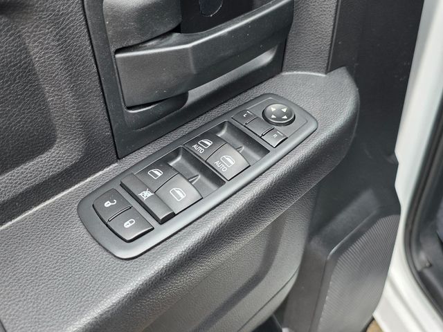 2016 Ram 1500 2WD Crew Cab 140.5" Express - 22865353 - 29