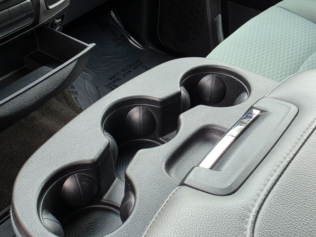 2016 Ram 1500 2WD Crew Cab 140.5" Express - 22865353 - 31