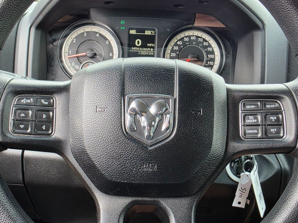 2016 Ram 1500 2WD Crew Cab 140.5" Express - 22865353 - 32