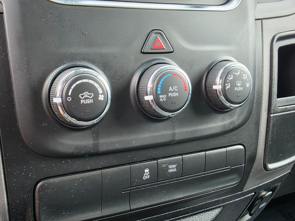 2016 Ram 1500 2WD Crew Cab 140.5" Express - 22865353 - 34