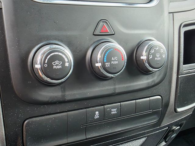 2016 Ram 1500 2WD Crew Cab 140.5" Express - 22865353 - 34