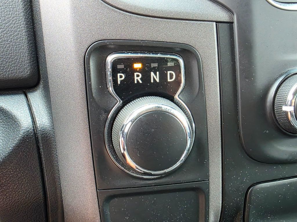 2016 Ram 1500 2WD Crew Cab 140.5" Express - 22865353 - 35