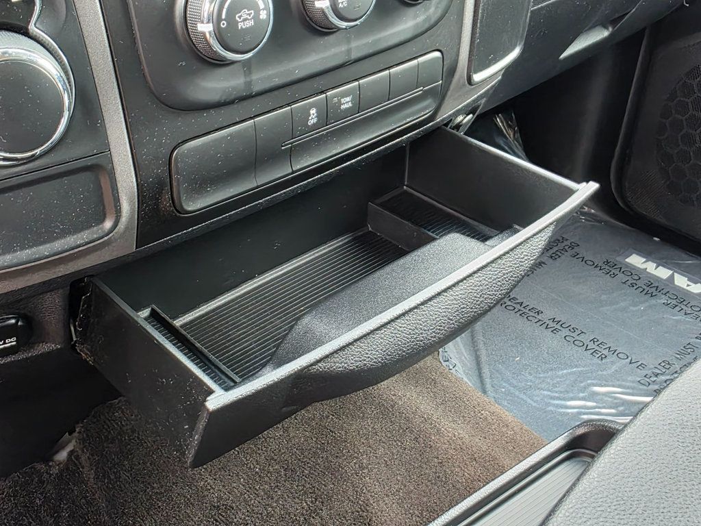 2016 Ram 1500 2WD Crew Cab 140.5" Express - 22865353 - 36