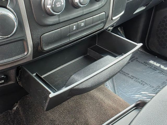 2016 Ram 1500 2WD Crew Cab 140.5" Express - 22865353 - 36