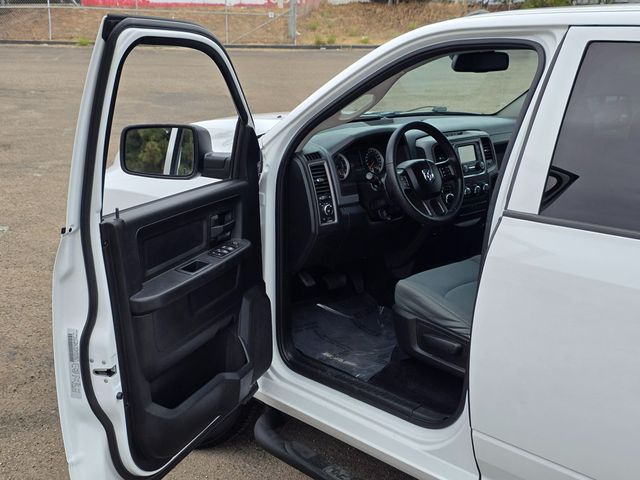 2016 Ram 1500 2WD Crew Cab 140.5" Express - 22865353 - 42