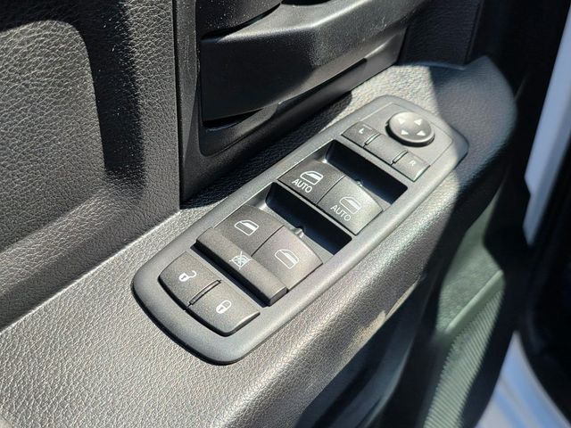 2016 Ram 1500 2WD Crew Cab 140.5" Express - 22916680 - 23