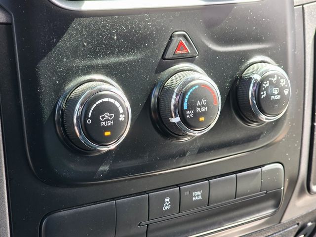 2016 Ram 1500 2WD Crew Cab 140.5" Express - 22916680 - 31