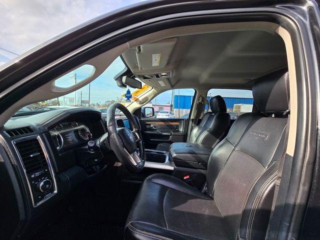 2016 Ram 1500 2WD Crew Cab 140.5" Laramie - 22990652 - 4