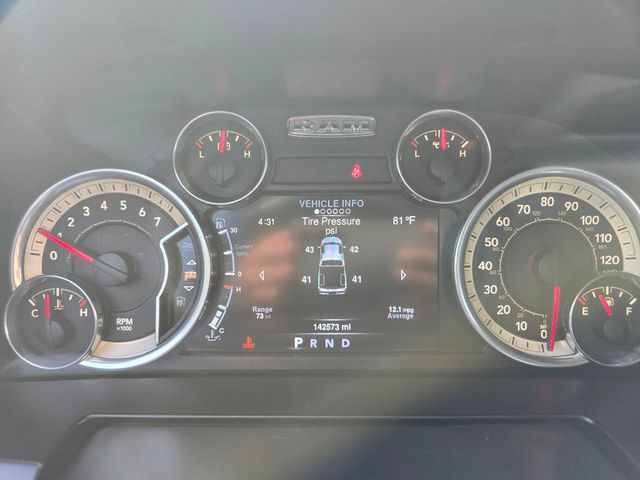 2016 Ram 1500 2WD Crew Cab 140.5" Laramie - 22990652 - 6