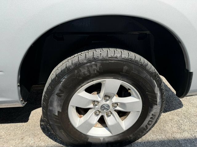 2016 Ram 1500 2WD Crew Cab 140.5" SLT - 23064879 - 9
