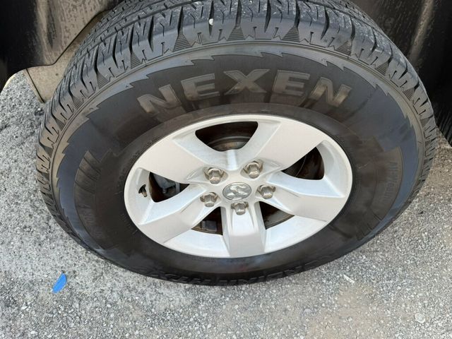 2016 Ram 1500 2WD Crew Cab 140.5" SLT - 23064879 - 13