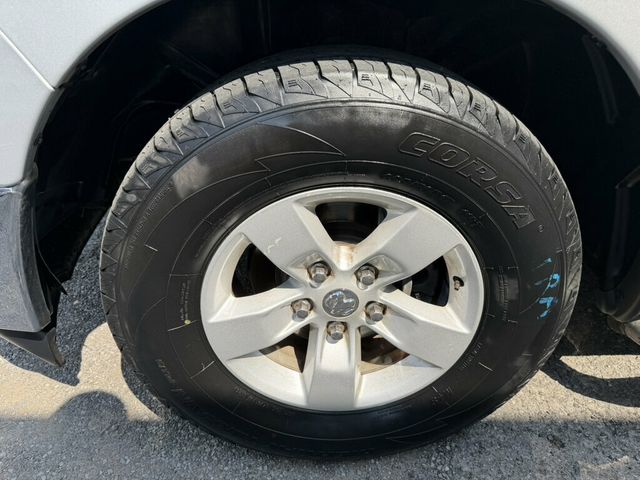 2016 Ram 1500 2WD Crew Cab 140.5" SLT - 23064879 - 7