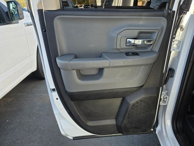 2016 Ram 1500 2WD Quad Cab 140.5" Big Horn - 22951070 - 16