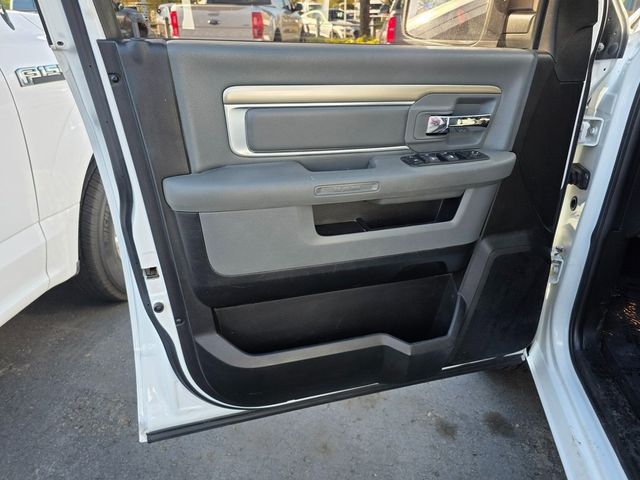 2016 Ram 1500 2WD Quad Cab 140.5" Big Horn - 22951070 - 17