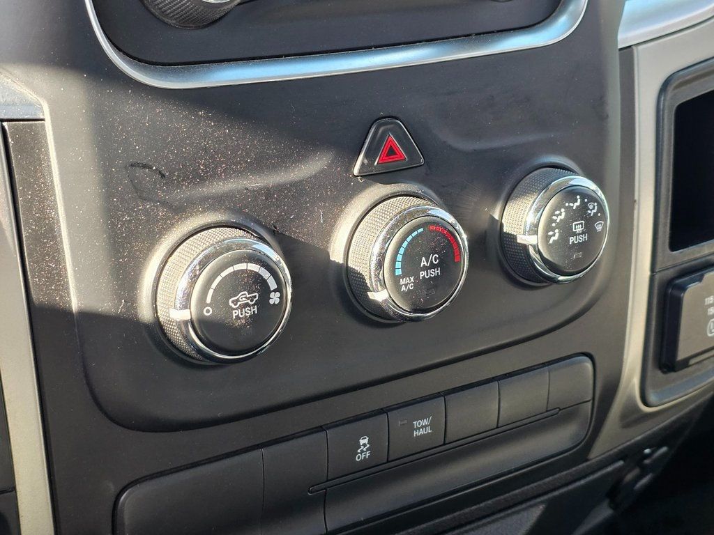 2016 Ram 1500 2WD Quad Cab 140.5" Big Horn - 22951070 - 25