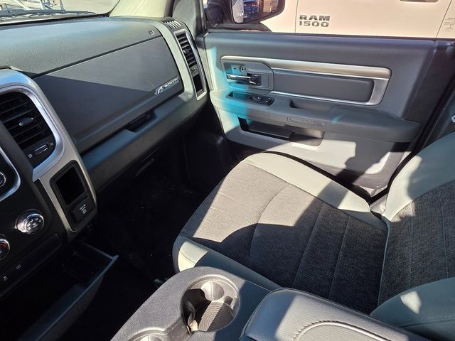 2016 Ram 1500 2WD Quad Cab 140.5" Big Horn - 22951070 - 31